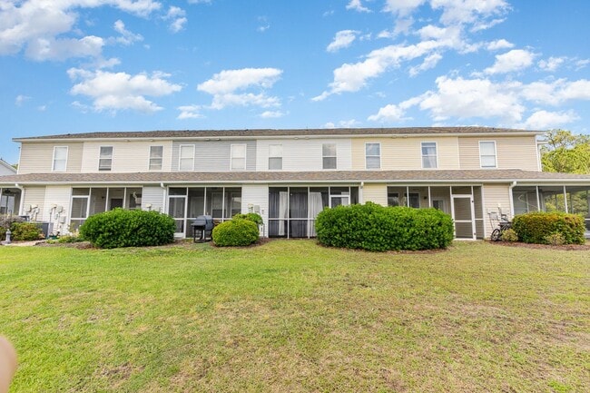 Building Photo - BEAUTIFUL - Lakefront Living – 3BR/3BA Tow...
