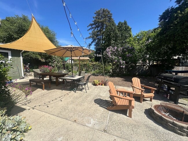 Building Photo - Cozy Carmel Valley Village House Fully Furnished