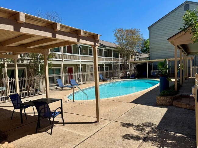 Building Photo - 2300 Nacogdoches Rd