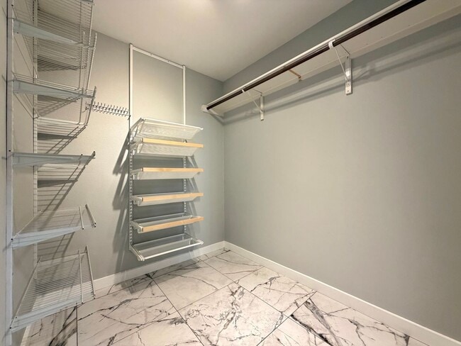 Building Photo - 12518 Zeller Ln