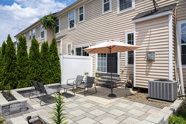 Building Photo - 9 Crest Ct