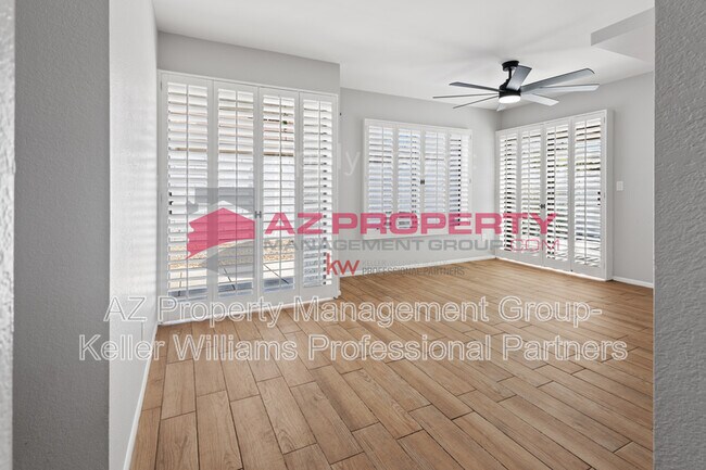 Building Photo - 938 E Villa Maria Dr