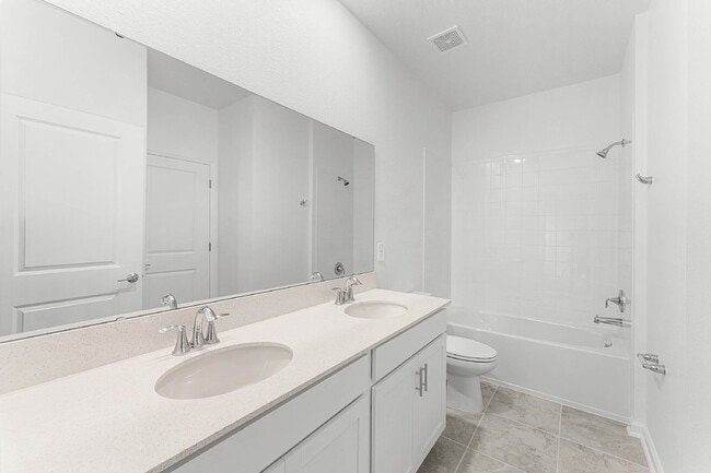 Building Photo - Solar panel Spacious 3 bedroom house with all appliances included.