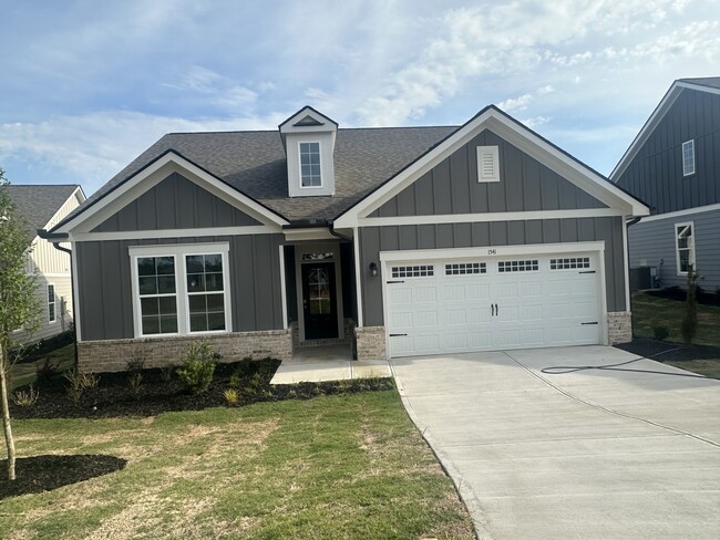 Building Photo - 1541 Lake Dr