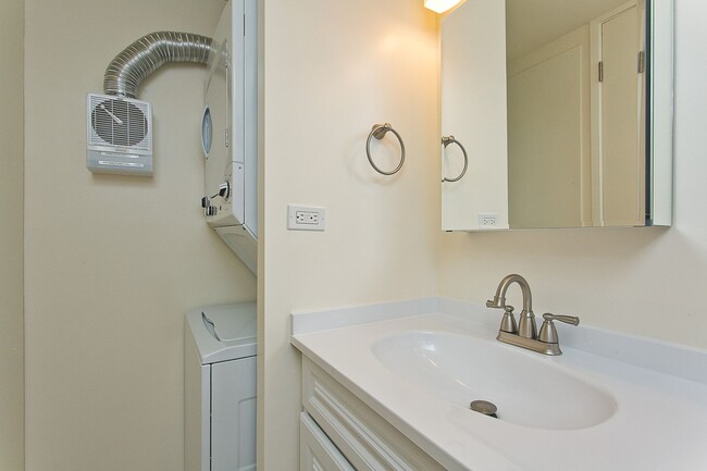 Building Photo - 98-288 Kaonohi St #1605