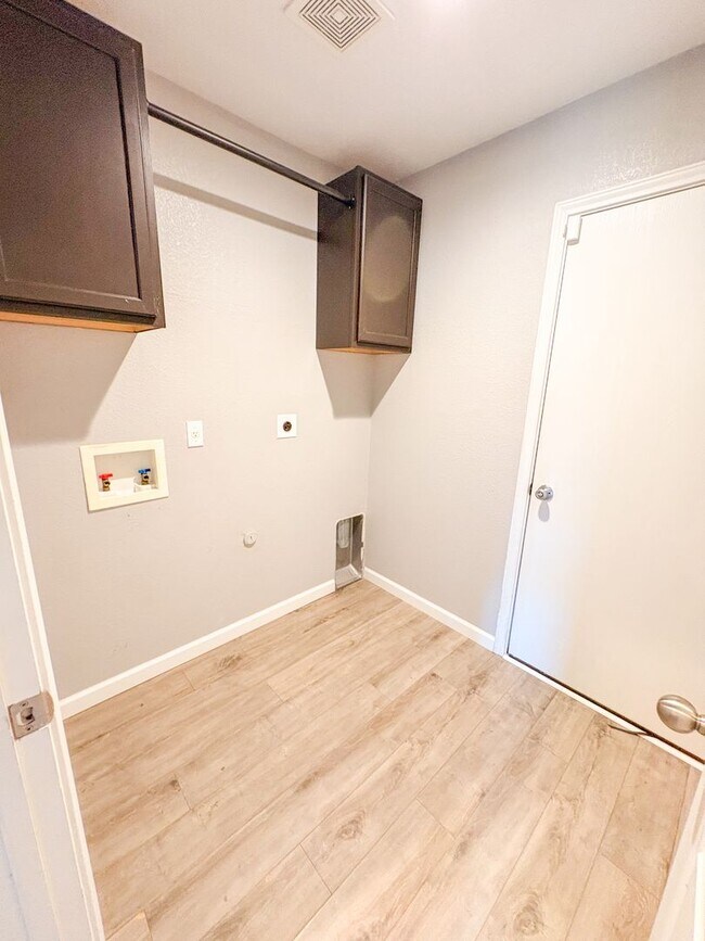 Building Photo - 6512 Taree Loop