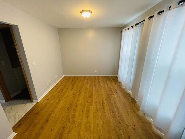 Building Photo - 1740 Windcrest Ln