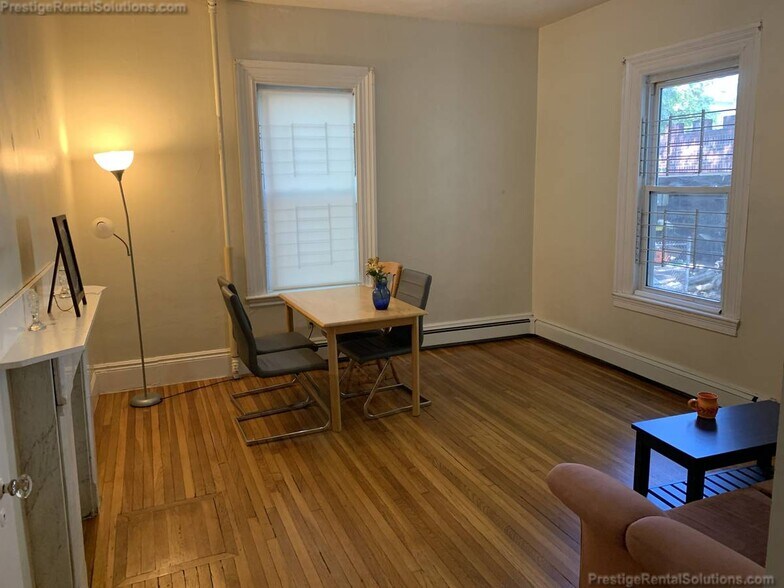 Building Photo - 18 Ashford St