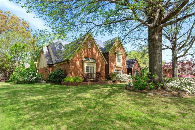 Building Photo - 2585 Brachton Ave