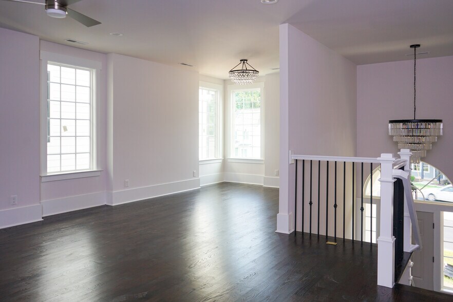 Building Photo - 1003 Parkwood Ave