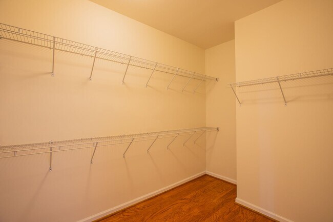 Building Photo - Stunning 3 BR/2.5 BA Townhome in Greenbelt!