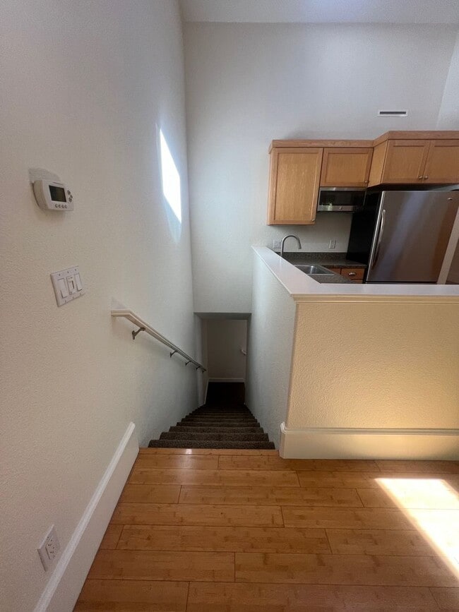 Building Photo - 2 Bedroom 2 bath Downtown Unit with $500 O...