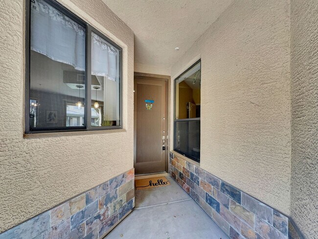 Building Photo - 705 W Queen Creek Rd