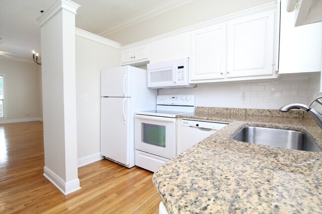 Building Photo - Charming Downtown 2BR/1BA Cottage – Hardwood Floors, Granite Kitchen, Front Porch, Fenced Backyar...