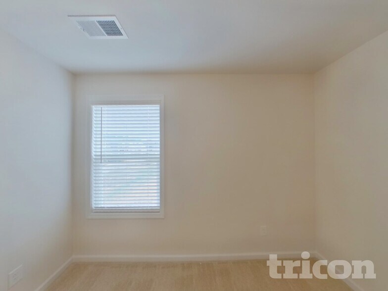 Building Photo - 222 Savannah Wood Rd