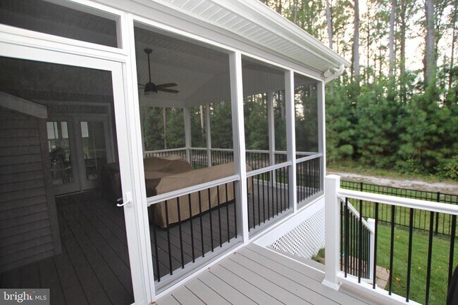 Building Photo - 31219 Barefoot Cir