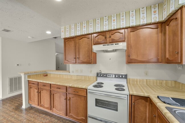 Building Photo - 16323 Summer Dawn Ln