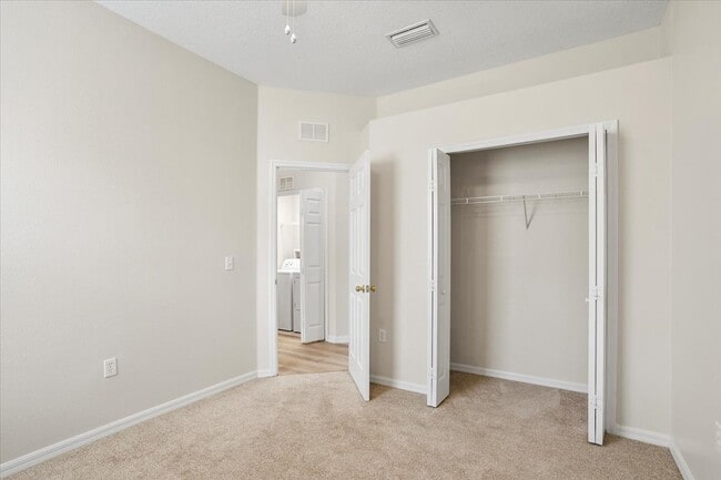 Building Photo - 15234 Searobbin Dr