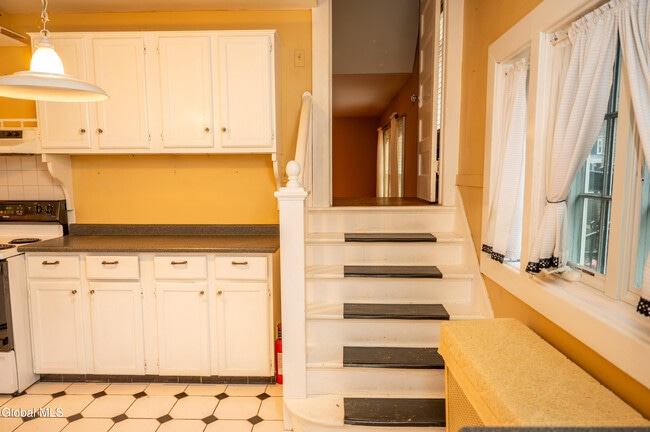 Building Photo - 1347 Union St