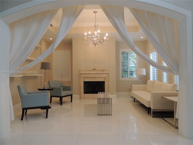 Building Photo - 240 S Hibiscus Dr