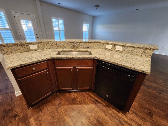 Building Photo - Cane Bay