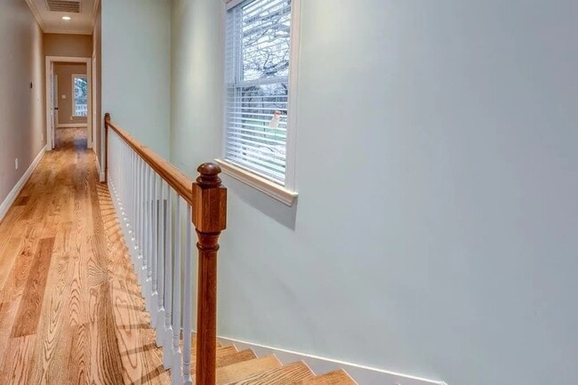 Building Photo - 1420 E 31st St