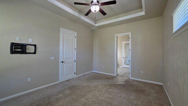Building Photo - FOR RENT 4 BEDROOM 3 BATHROOM HOME