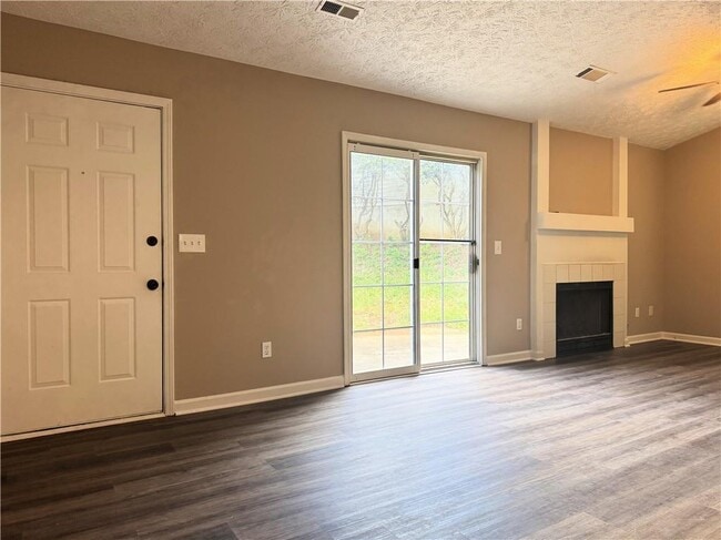 Building Photo - 2657 Laurel Ln NW
