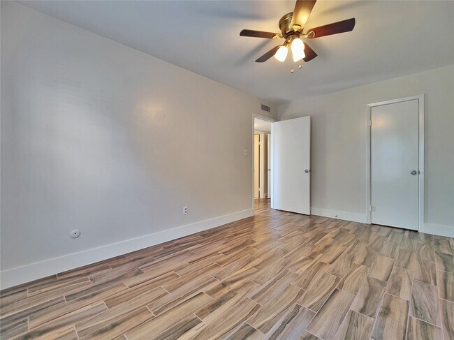 Building Photo - 600 19th St