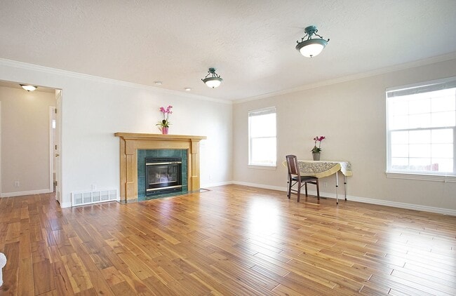 Building Photo - 1026 E 100 S