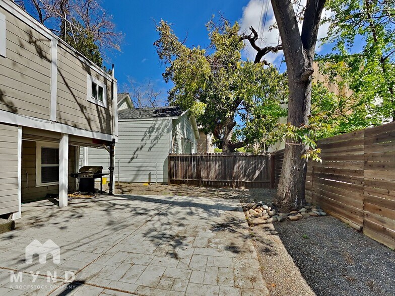 Building Photo - 325 15th St