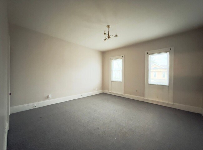 Building Photo - KEE - 909-911 N 10th