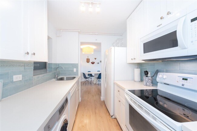 Building Photo - 1881 Washington Ave