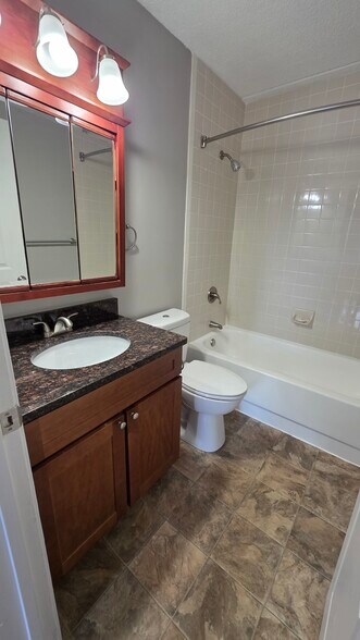 Building Photo - 50 Island View Pl