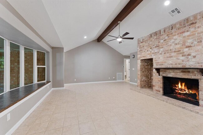 Building Photo - 11 Whittier Dr