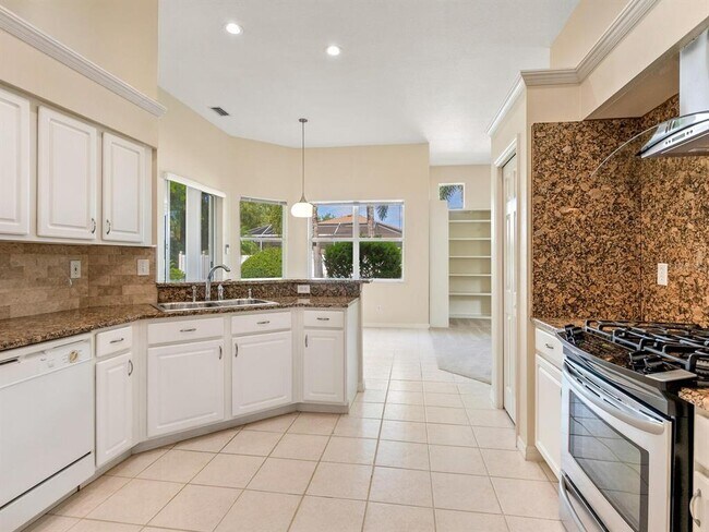 Building Photo - 6754 W Country Club Ln