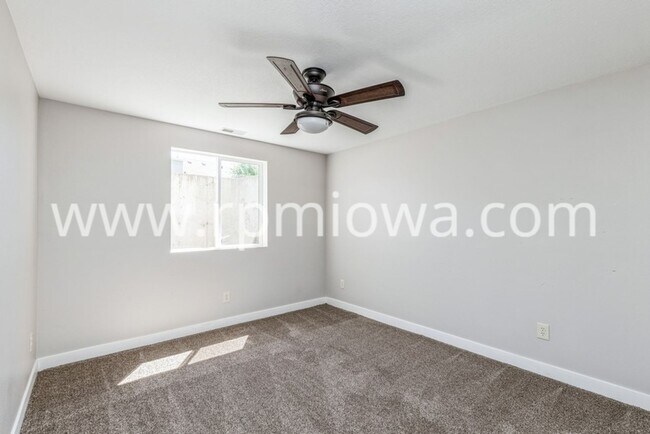 Building Photo - NORTH ANKENY HOME!! 4 Bedroom, 2.5 Bathroom Home