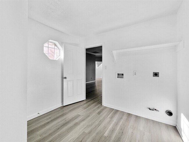 Building Photo - 11902 Cottonwood Ln