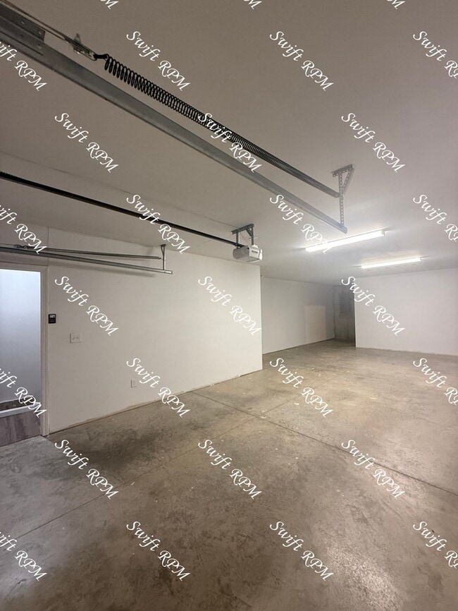 Building Photo - 707 N 2nd St