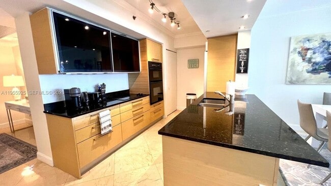 Building Photo - 1830 S Ocean Dr