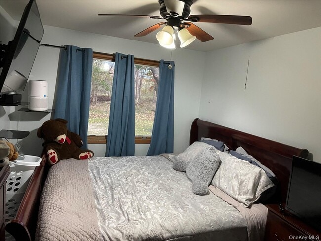 Building Photo - 484 Moriches-Middle Island Road