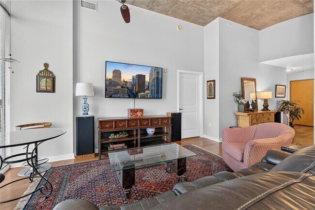 Building Photo - 360 Nueces St