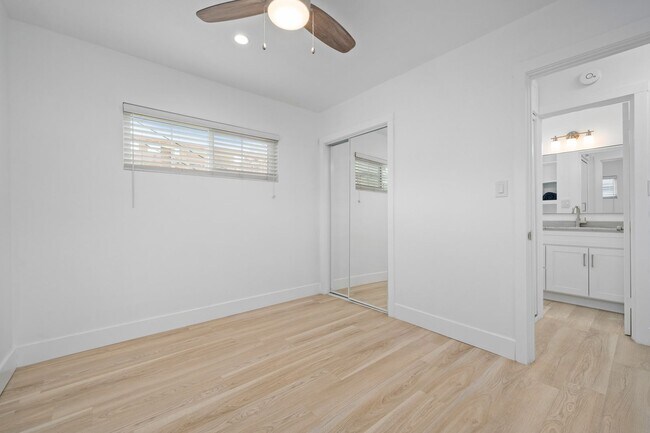Building Photo - 520 Poinsettia Ave