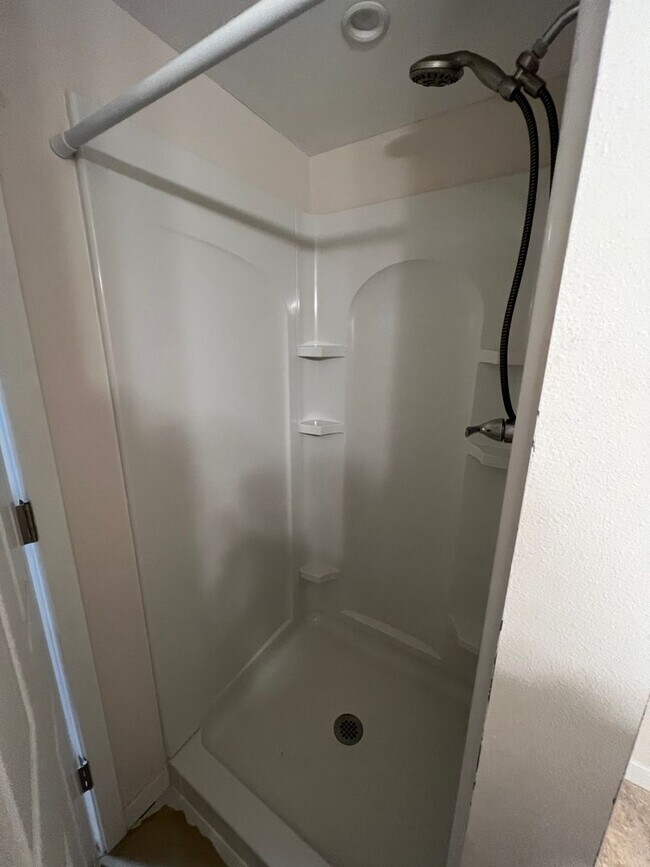 Building Photo - 3 Bedroom 2 Bath House For Rent