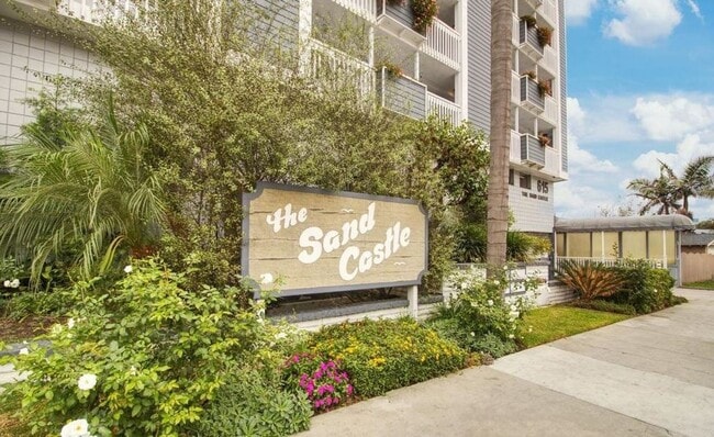 Building Photo - 615 Esplanade