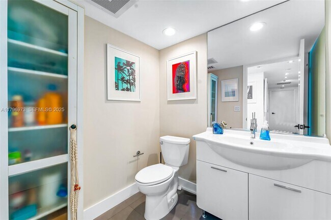 Building Photo - 465 Brickell Ave