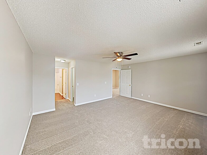 Building Photo - 1964 Lake Carolina Dr