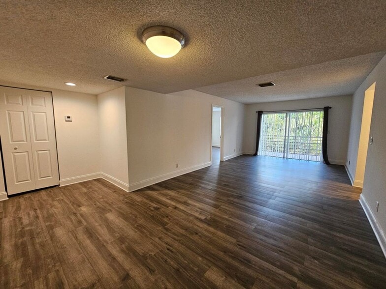 Building Photo - 120 Sparrow Dr