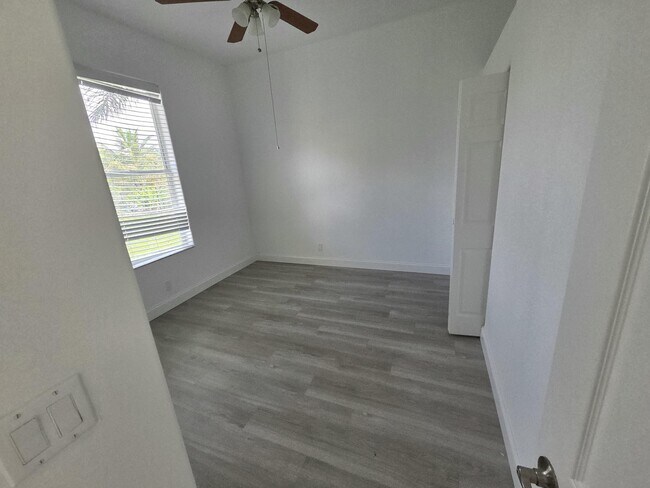 Building Photo - 1202 Hatteras Cir