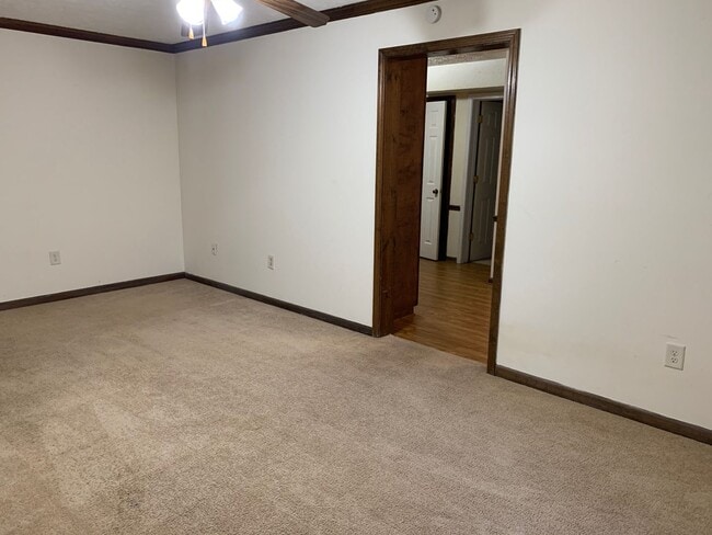 Building Photo - 1 Bedroom condo- Steps away from UGA! Available early August 2026
